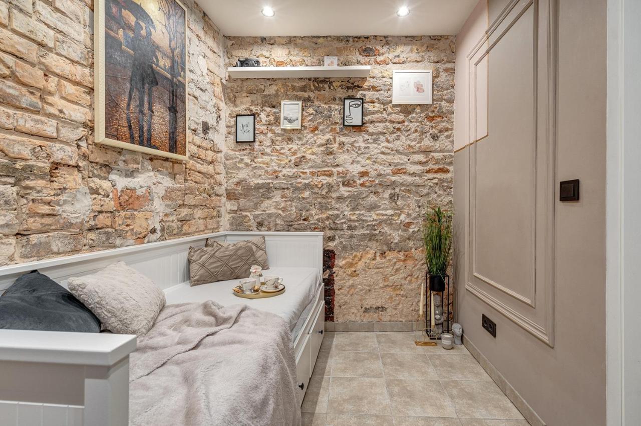 Mini Apartament By Town Hall, Self Chek-In Вильнюс Экстерьер фото